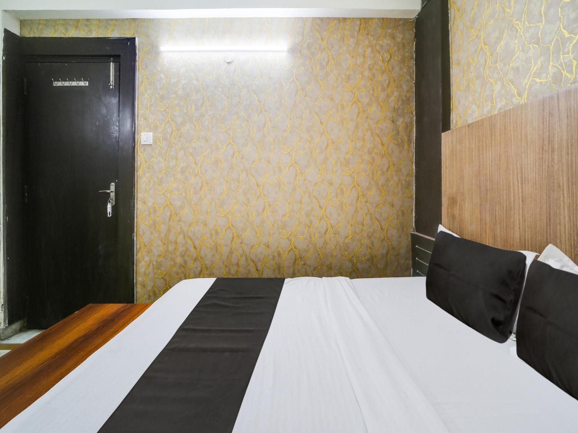 Super Hotel O The Surbhi ボーパール エクステリア 写真